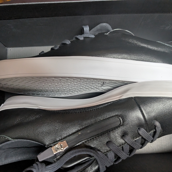 K-Swiss Black and White Men's Sneakers - Picture 1 of 3